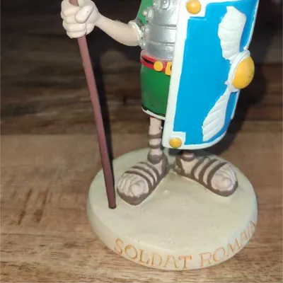 Figurine Un soldat romain au garde à vous (cassé) Plastoy